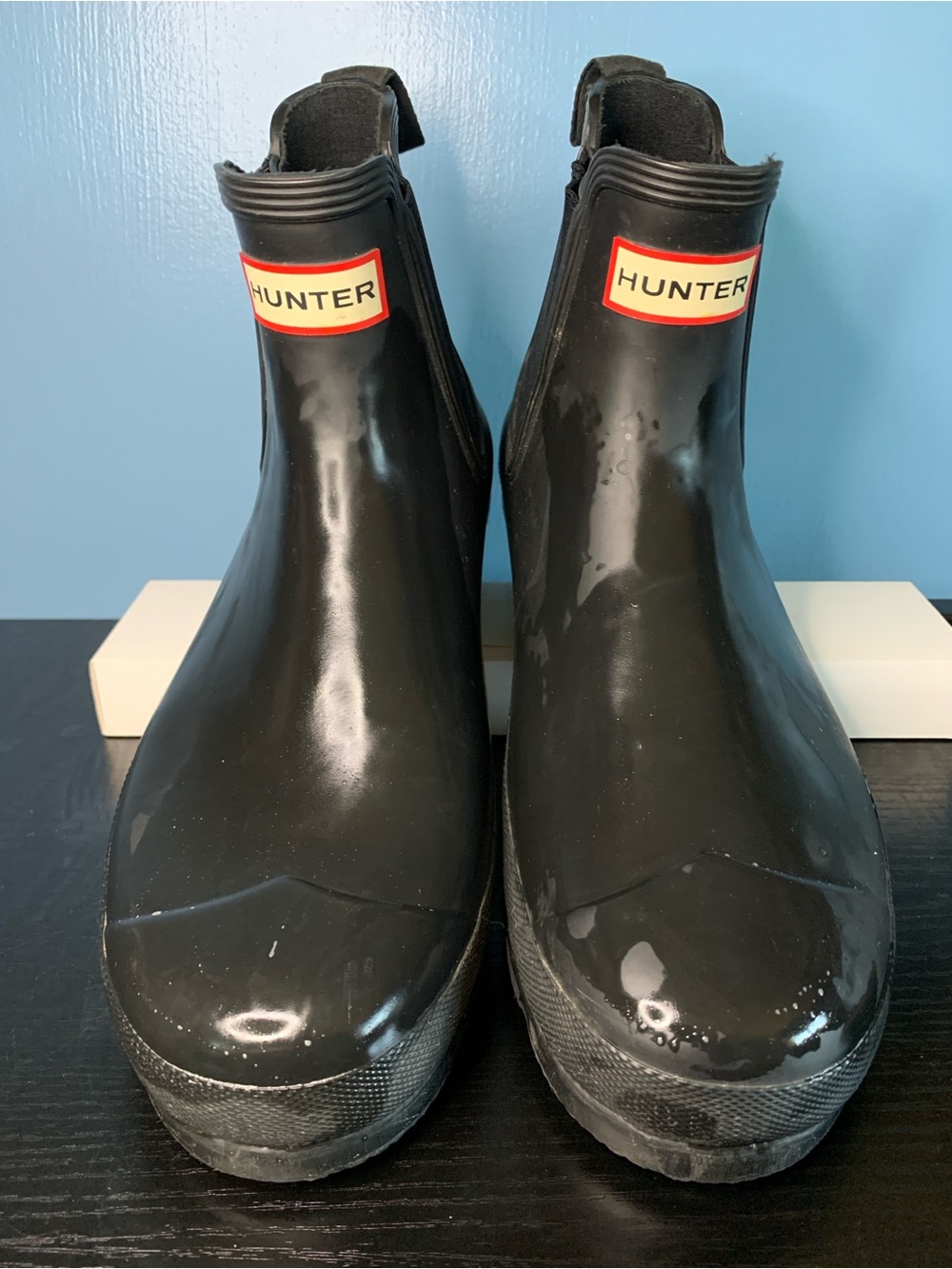 Hunter Men’s Black Gloss Chelsea Rain Boots with Red Logo